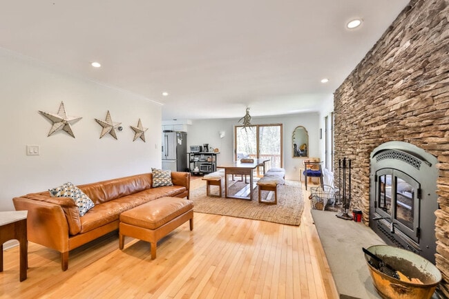 Building Photo - 71 Hunter Ln Unit ID1301711P Rental