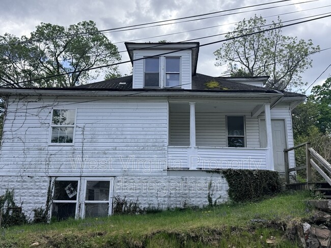 Building Photo - 112 Mason St