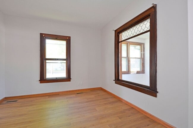 Photo - Beautiful Updated 5-Bed 2-Bath Home in NE Minneapolis!