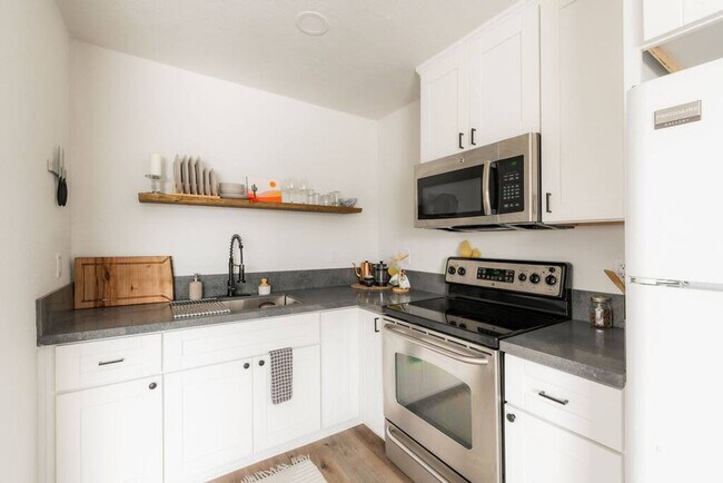 Photo - 2950 Franklin Ave Unit ID1028895P