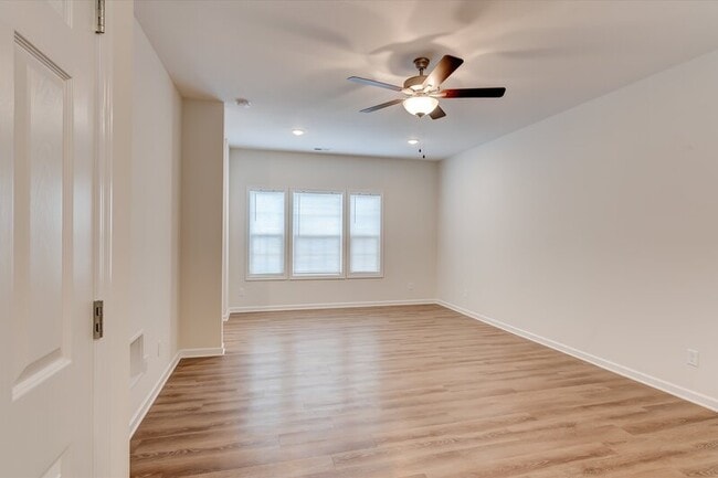 Photo - 410 E Norton Rd