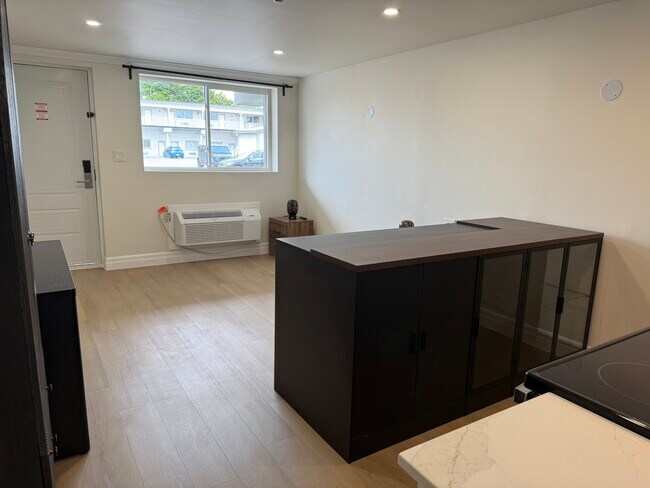 Photo - 7800 Lundy's Ln Unit 105