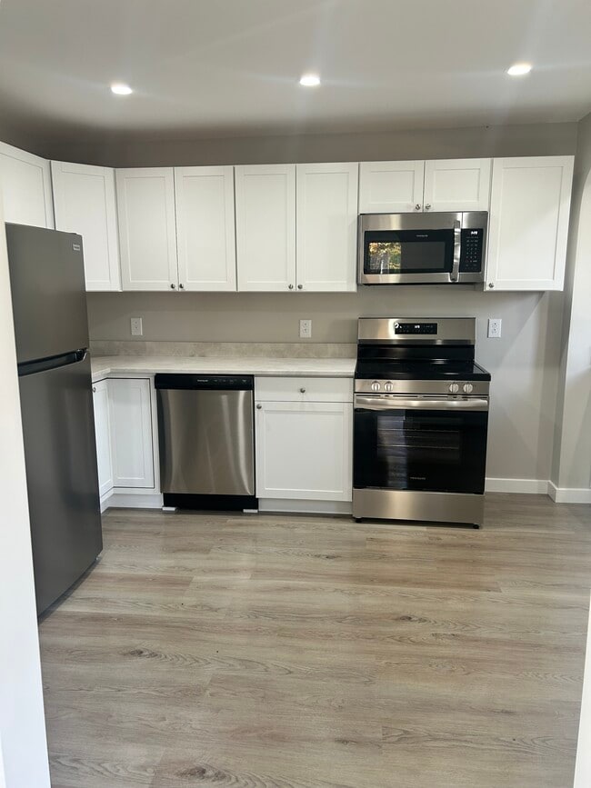 Building Photo - 164 Rabideau St