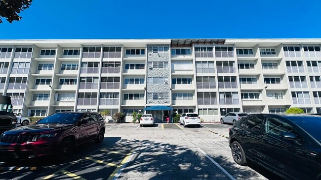 Building Photo - 330 SE 2nd St Unit 202g