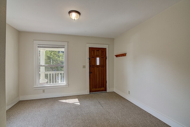 Photo - 5624 Brooklyn Ave NE