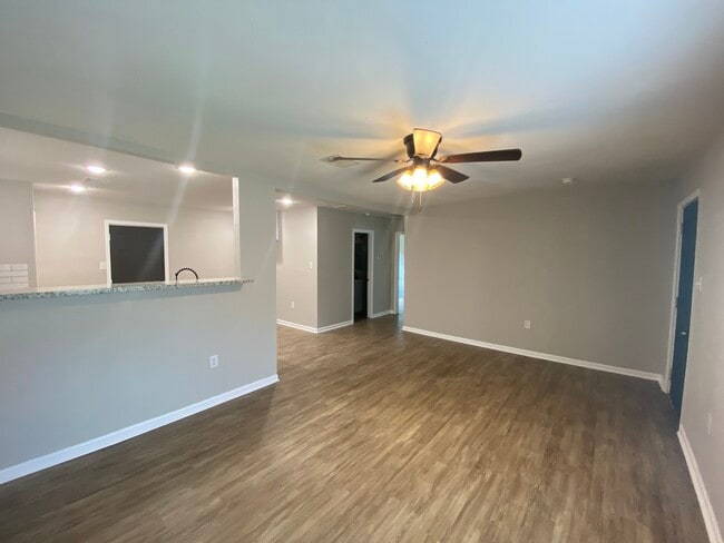 2016 Magnolia Dr