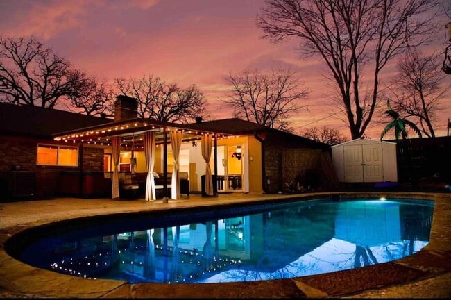 Photo - 2404 Crestview Cir