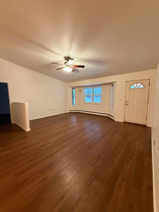 Photo - Home in North Pole / 2 Car Garage / Pet friendly