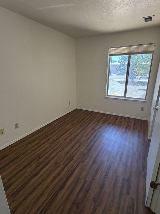 1200 S Riordan Ranch St