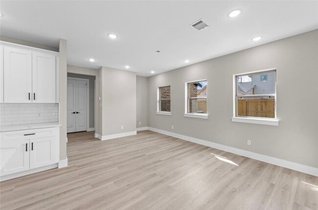 Photo - 2606 Martinas