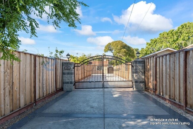 Photo - 30 Pickford Ave