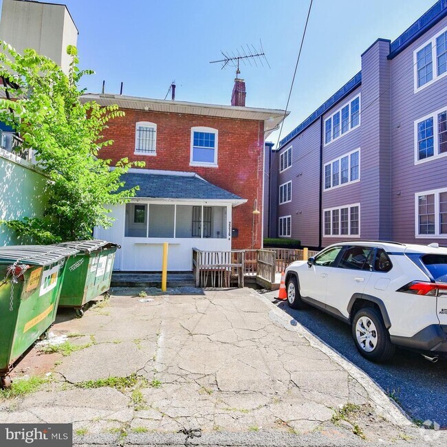 Building Photo - 2216 Wisconsin Ave NW Rental