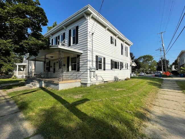 Photo - 901 Nagold st nw