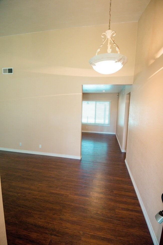 Photo - Spacious 4 Bed / 2 Bath Pool Home in Prime Corona Location!