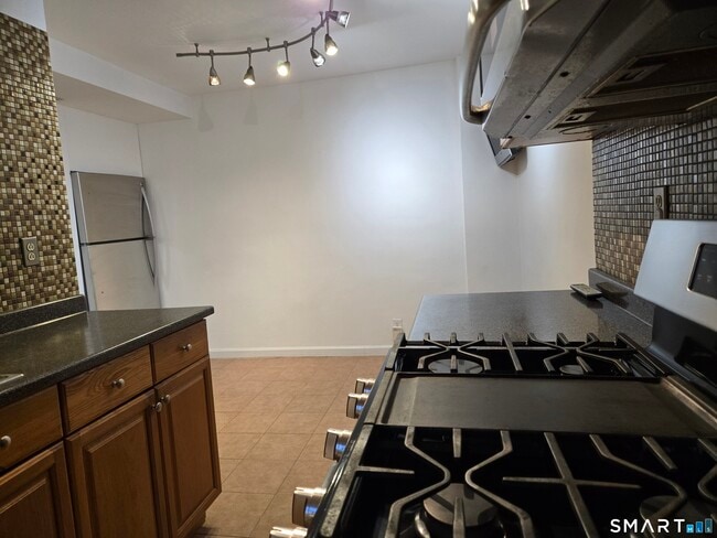 Photo - 39 Glenbrook Rd Unit 4M