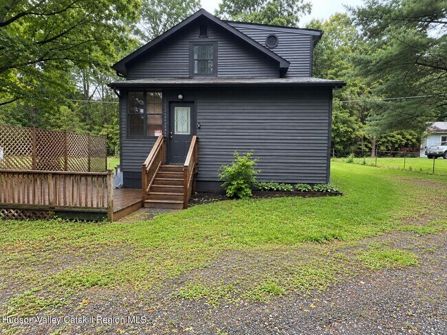 Photo - 28 Sutton Hollow Rd