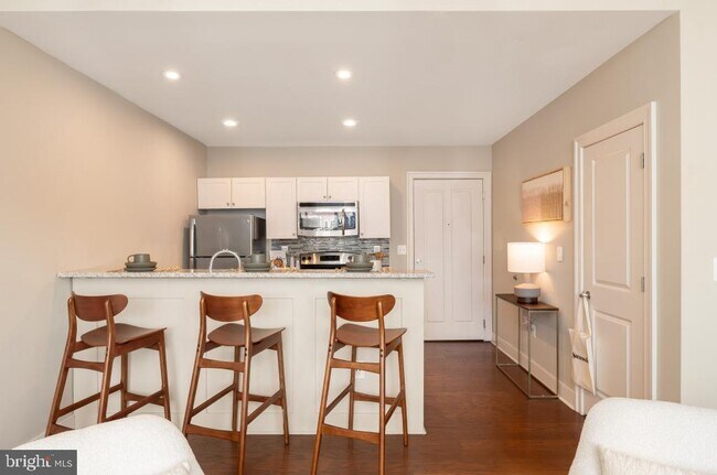 Building Photo - 1900 Arch St Unit 1402 Rental