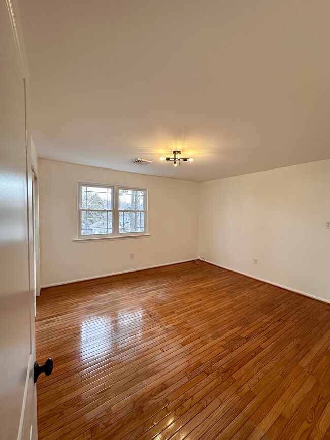 Photo - 454 Avenue A