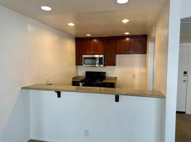 Photo - Beautiful Renovated 1 Bed/1 Bath Condo with Many Upgrades! Pool & Gym on Site! Central AC!