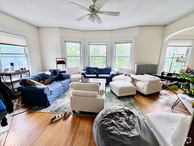 Building Photo - 356 Harvard St Unit A Rental