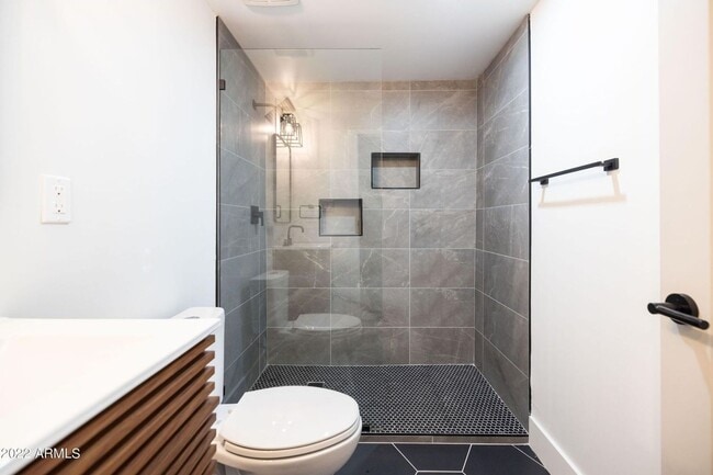 326 N 17th Dr Unit 1