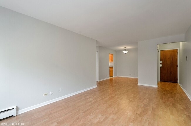 Photo - 3620 N Pine Grove Ave Unit 416