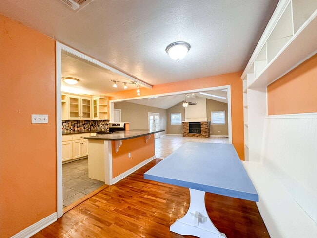 Photo - Large 3/2 in Tech Terrace