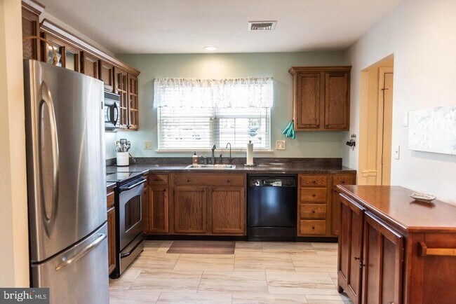 Photo - 609 Cambridge Ct