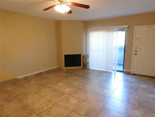 Photo - 2725 Santa Fe Unit B - 2/Bed 2.5/Bath - $1...