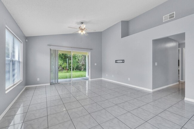 Photo - 4454 King Edward Dr