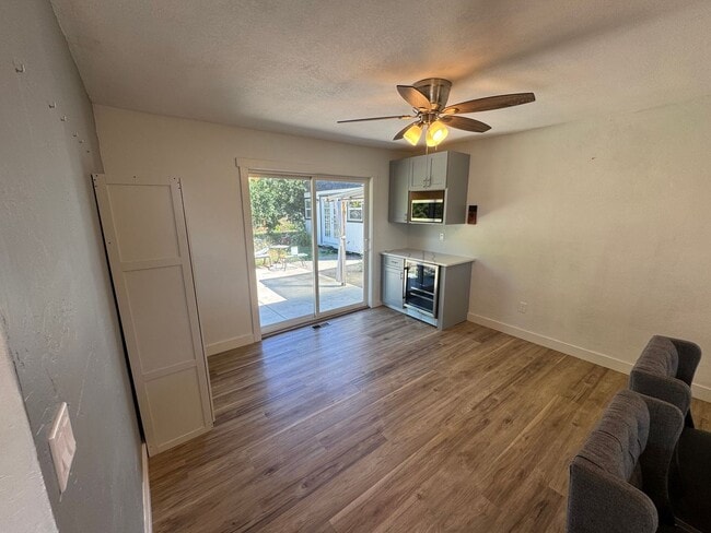 Photo - 6620 NE Pettibone Dr