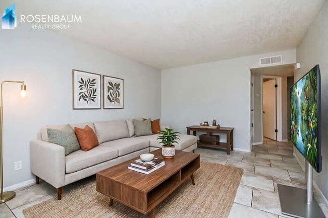 Photo - 208 S Doran Unidad 208