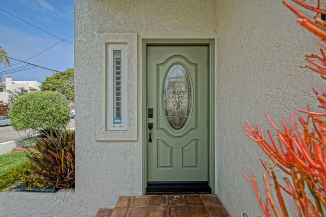 Photo - Beautifully Remodeled, Detached Front Town...