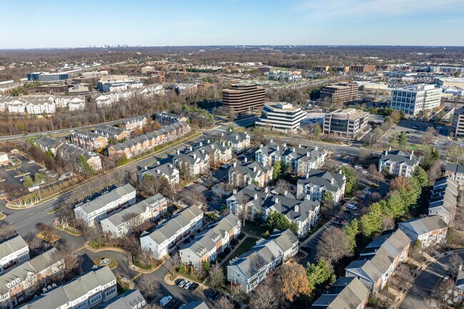 Context - Random Hills Condominium