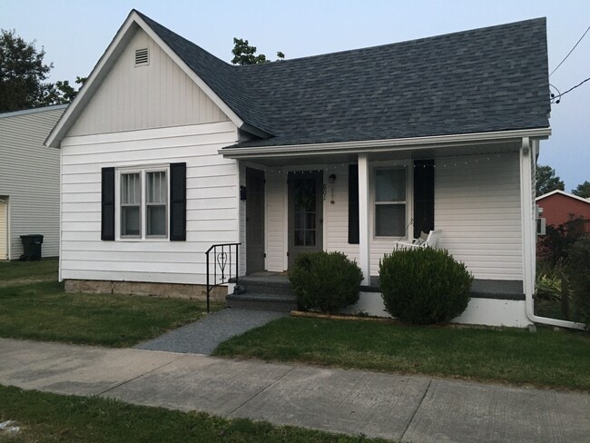 Vista frontal - 801 S Fifth St