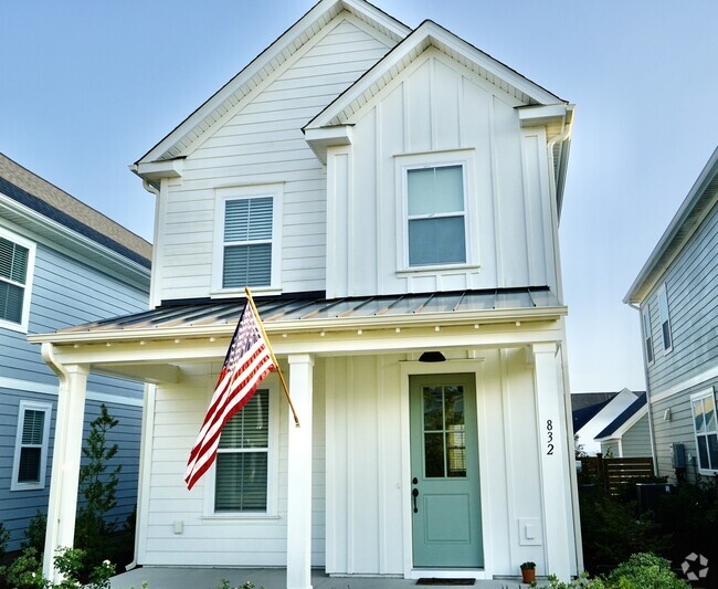 Building Photo - 832 Edgerton Dr Rental