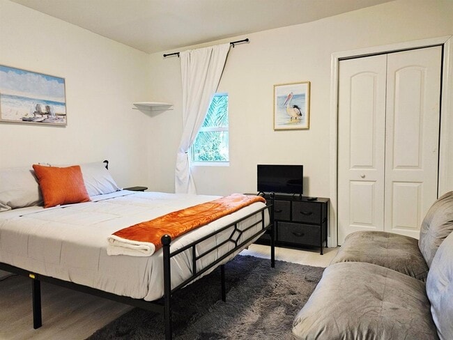 Photo - 719 Briggs St