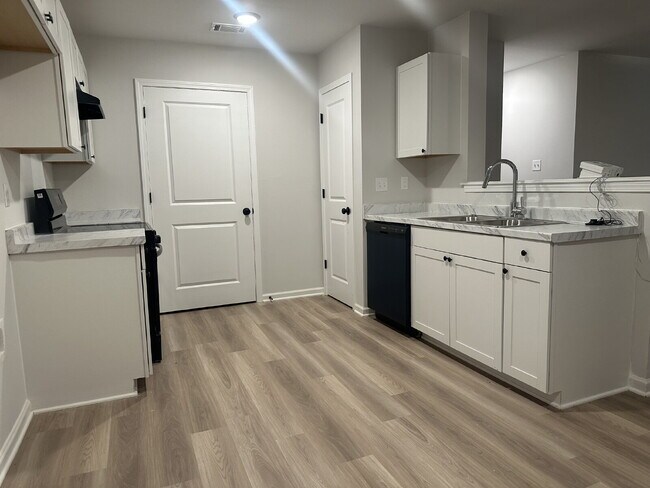 "Charming 4-Bedroom Retreat with 2 Baths on Suncrest Drive – Spacious 1,220 Sq. Ft. Gem in Memphis!"