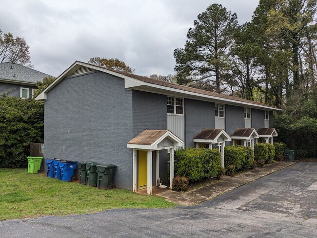 Building Photo - 1620 Crest Rd