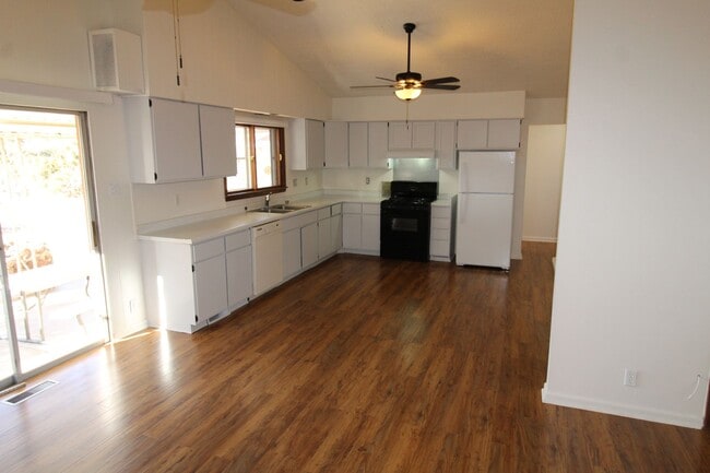 Photo - 601 La Bajada Way