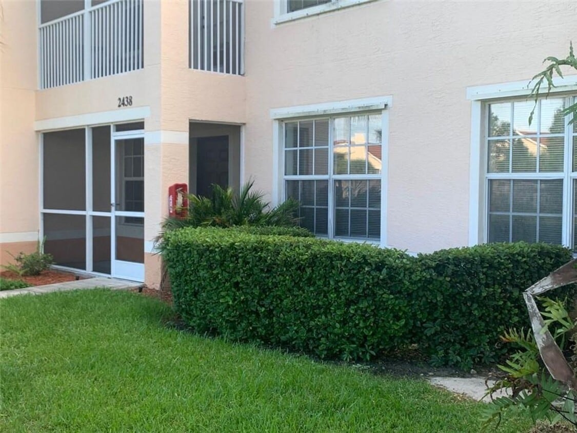 2 / 2 Lakefront Condo - 2 / 2 Lakefront Condo