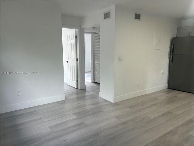 Photo - 37 NW 59th St Unit 4