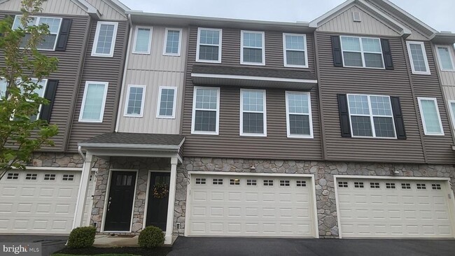 Photo - 553 Brook Shire Ct Townhome