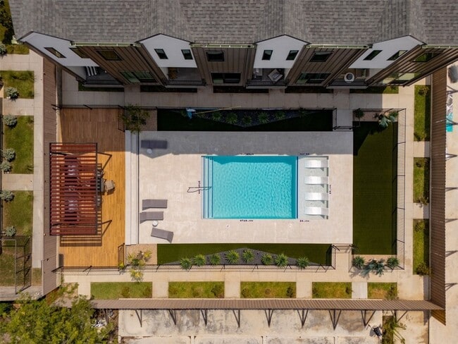 Photo - 1902 N Carroll Ave