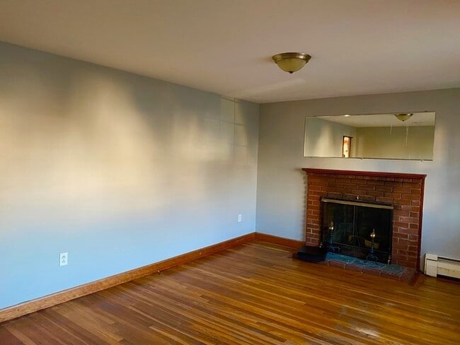 Building Photo - 16 Oakdale St