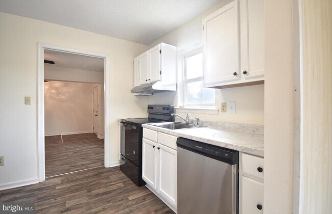 Photo - 709 3rd St House