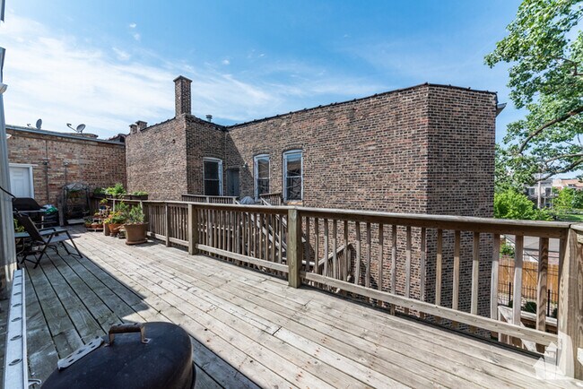 Photo - 2254 W Adams St