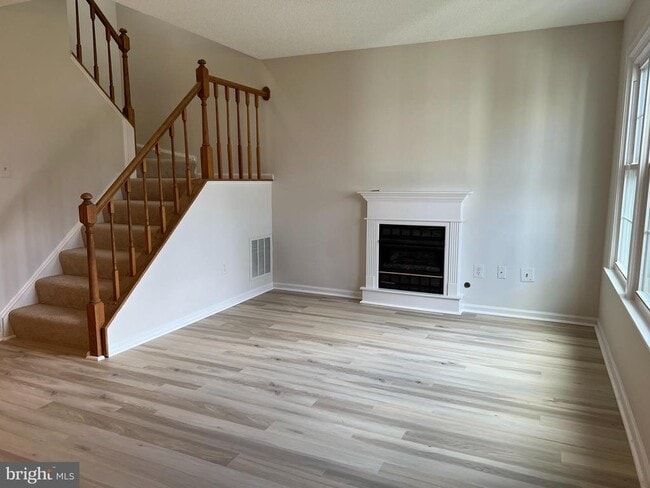 Photo - 6015 Netherton St