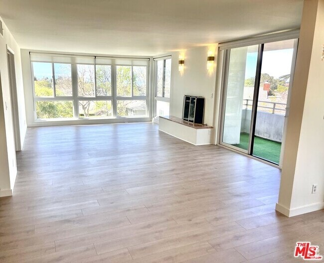 Building Photo - 15480 Antioch St Unit 102 Rental
