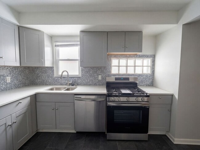 Photo - 715 E 72 Terrace
